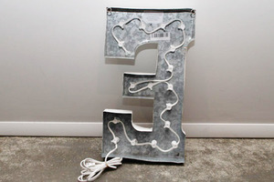 Light up letters e back